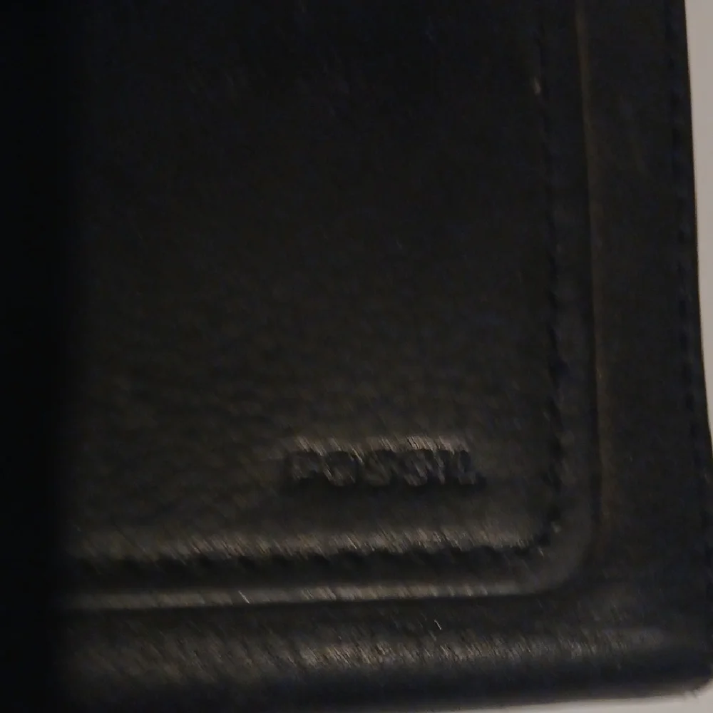 Vintage Fossil Black Leather Women's Wallet With Straps